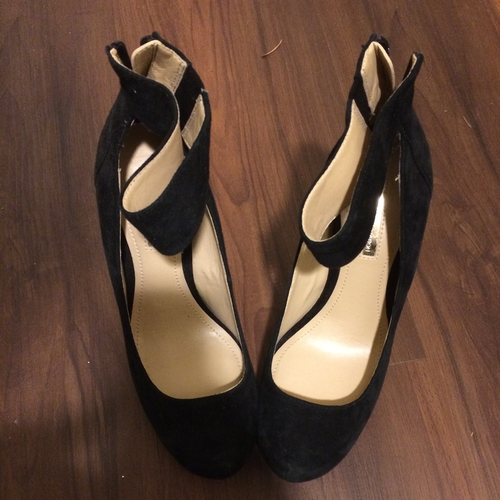 SIZE 7 BCBGeneration - PRE-OWNED